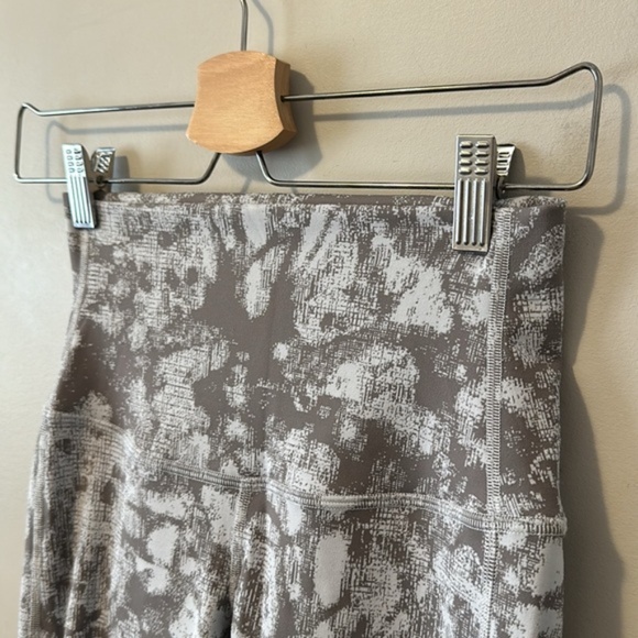 Lululemon Wunder Under Scalloped Hem High-Rise Crop 23" *Luxtreme Roll Down - Picture 3 of 10